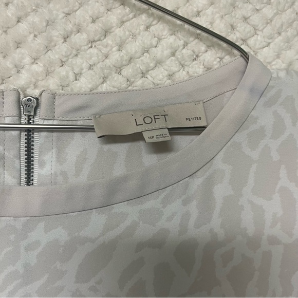 LOFT Womens Long Sleeve Blouse Round Neckline Animal Print Leightweight Sz MP - Picture 2 of 6